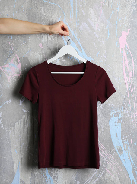 Blank maroon t-shirt - Fotoğraf, Görsel