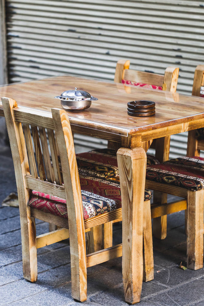 Традиционное турецкое уличное кафе
  - Фото, изображение