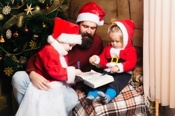 christmas bearded father and children - Фото, изображение