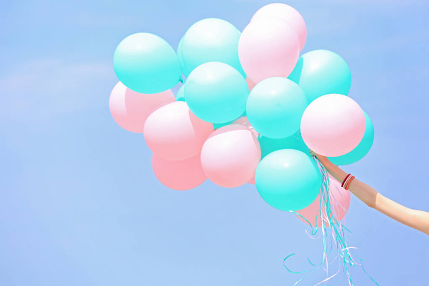 hand holding colorful balloons - Foto, Imagen