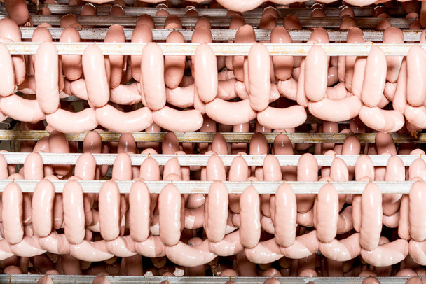 Salsicce in una fabbrica
 - Foto, immagini