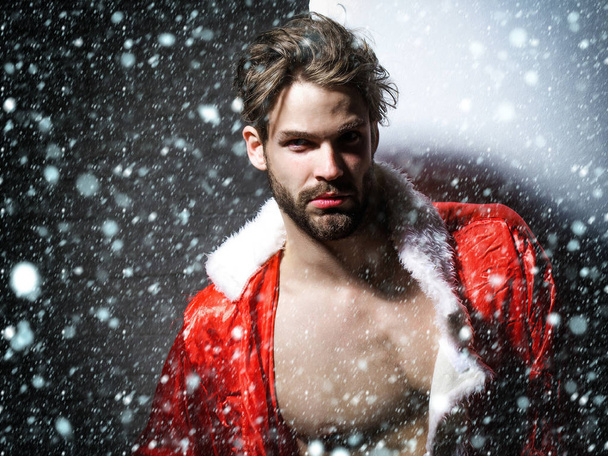 Handsome man in santa suit - Foto, Bild