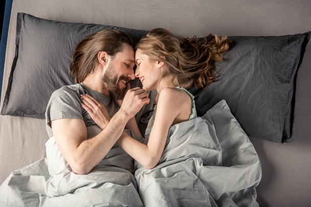 Young couple in bed - Fotoğraf, Görsel