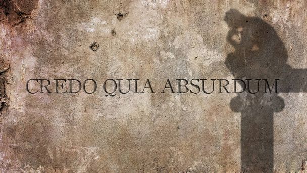 Credo quia absurdum is een Latijnse uitdrukking  - Foto, afbeelding