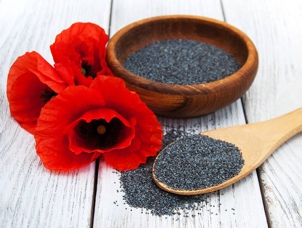 Bowl with poppy seeds - Photo, Image