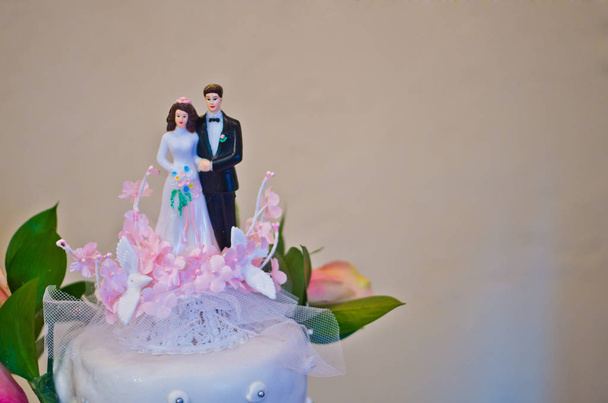 figurine della torta nuziale sposa e sposo
 - Foto, immagini