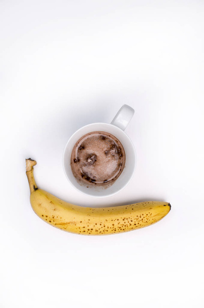 Bebida caliente de chocolate y plátano
 - Foto, Imagen
