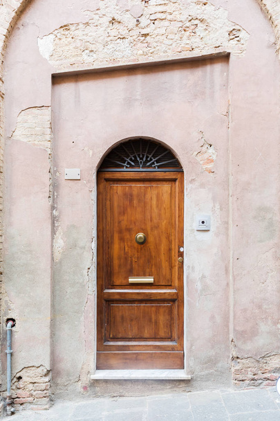 old door in Siena, Italy - Valokuva, kuva