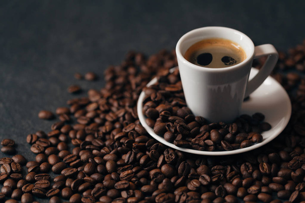 Coffee beans and cup of coffee - Φωτογραφία, εικόνα