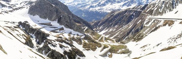 Gotthardpass, θέα από το κοιλάδα του Tremola - Φωτογραφία, εικόνα