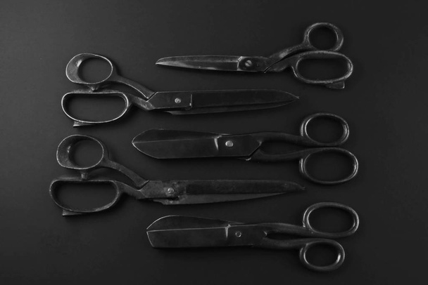 Antique rusty scissors isolated on black - Foto, Bild