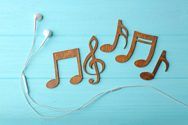 Earphones and music notes - Фото, изображение