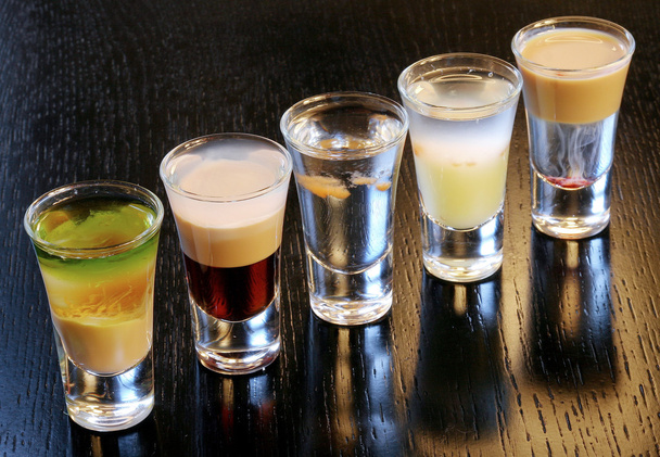 alcoholhoudende cocktails - Foto, afbeelding