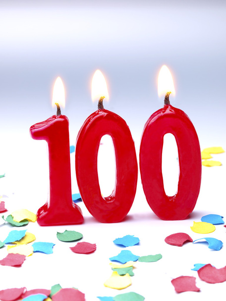 Свічки на день народження, що показують No. 100 років
 - Фото, зображення