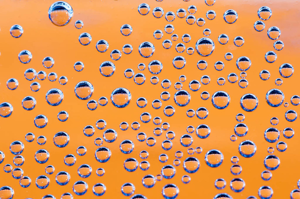 Turuncu backroud üzerinde mavi airbubbles dokusuna - Fotoğraf, Görsel