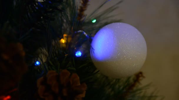 Closeup koule na vánoční stromeček - Záběry, video