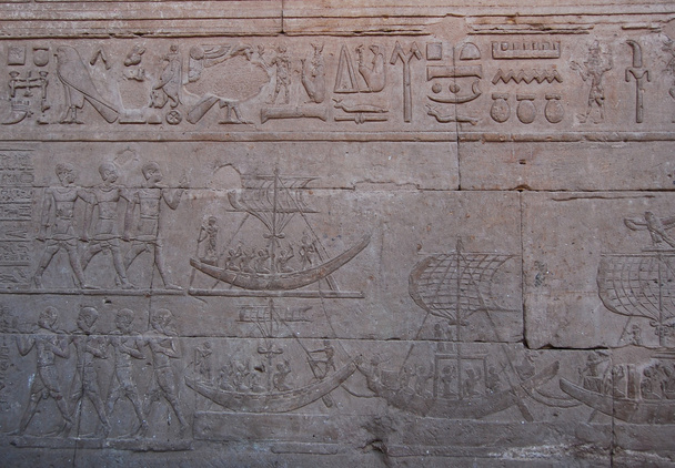 Alívios antigos de hieróglifos egípcios
 - Foto, Imagem