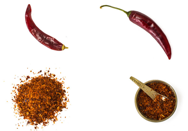 Chili, červená paprika vločky, kuří oka a chilli - Fotografie, Obrázek