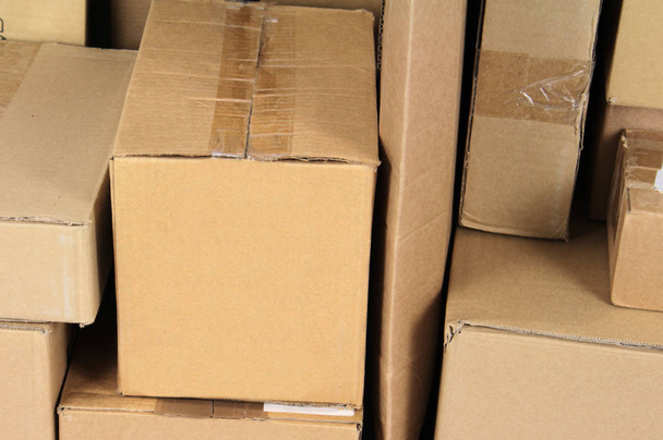 yığılmış karton kutuları mesaj paketi - Fotoğraf, Görsel