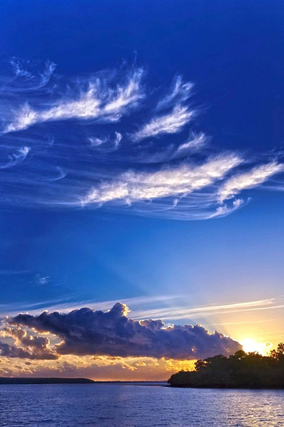 Modrá obloha slunce krajina - Fotografie, Obrázek