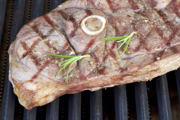 Barbecue. Grilled steak on hot grill. - Foto, Bild