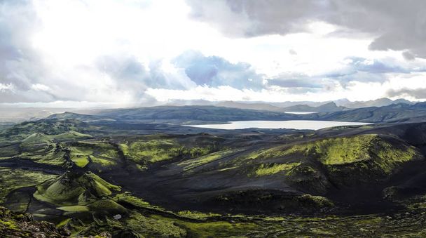 Τοπίο της κοιλάδας Lakagigar και η Langisjor λίμνη κεντρική Ισλανδία - Φωτογραφία, εικόνα