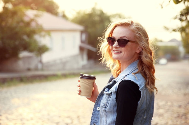 woman with cup of coffee - Zdjęcie, obraz
