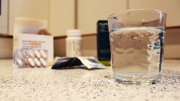 El comprimido se disuelve en agua
 - Imágenes, Vídeo
