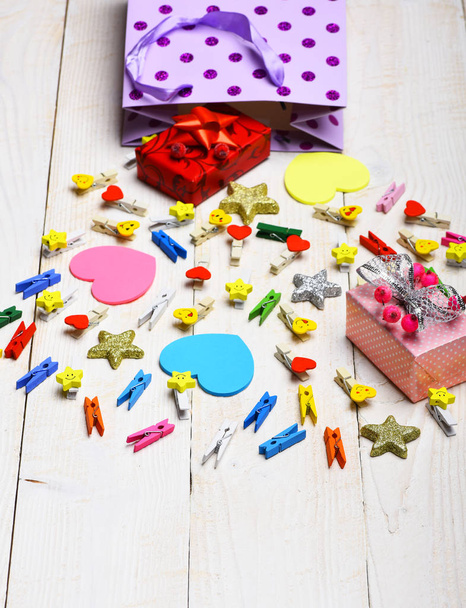 valentine cards with clothespins - Фото, зображення