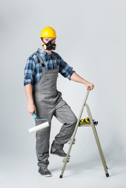 Workman with paint roller  - Fotoğraf, Görsel
