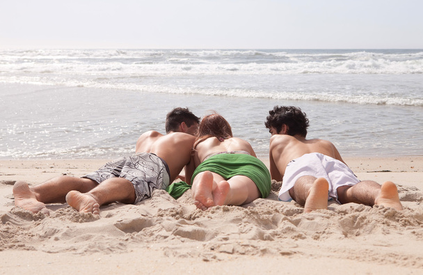 Amigos na praia
 - Foto, Imagem