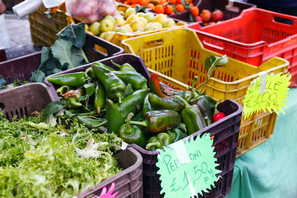 αγορά φρούτων και λαχανικών - Φωτογραφία, εικόνα