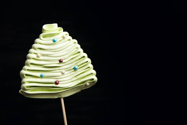 Meringue in the shape of Christmas tree - Photo, image