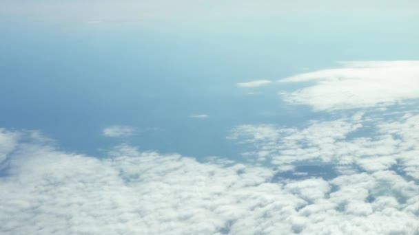 4k hd ultra, mit dem Flugzeug unterwegs. wunderbare Aussicht auf Himmel und Wolken mit dem Licht - Filmmaterial, Video