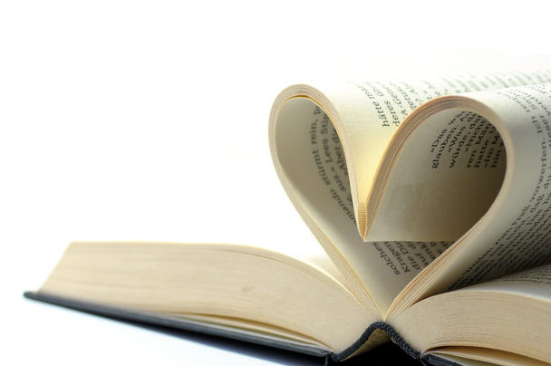 Сердце с книжными страницами
 - Фото, изображение