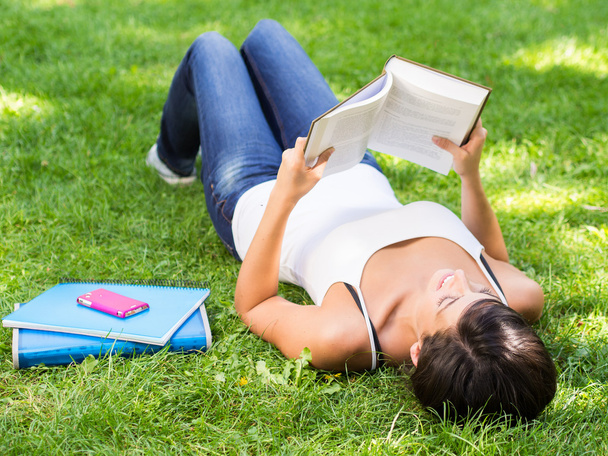 Student reading outdoor - Zdjęcie, obraz