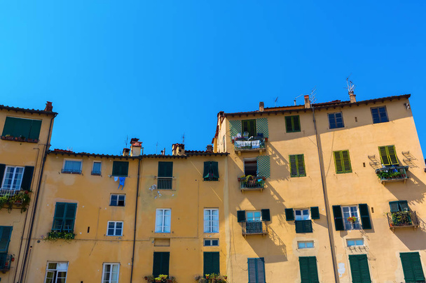facades of old buildings in Lucca, Italy - Zdjęcie, obraz