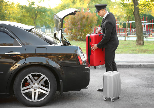 Chauffeur putting suitcase - Foto, Imagem