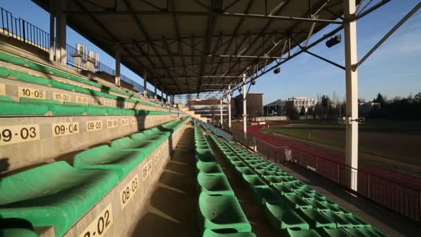 geniş açıdan panoramik: bir atletizm ve rugby stadyum standları  - Video, Çekim