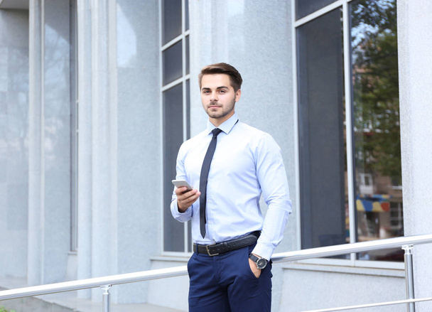 Handsome businessman with smartphone - Photo, Image