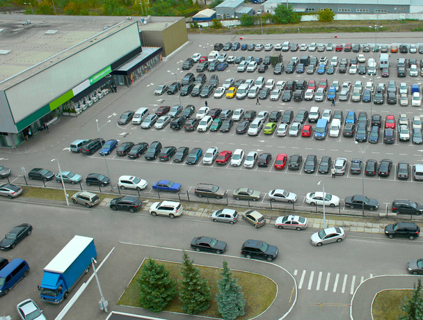 Moderno parcheggio pesante
  - Foto, immagini