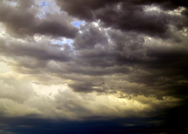 dühös felhők - Fotó, kép