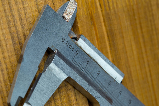 high-precision hand-held measuring tools - vernier calipers  bro - Foto, Imagen