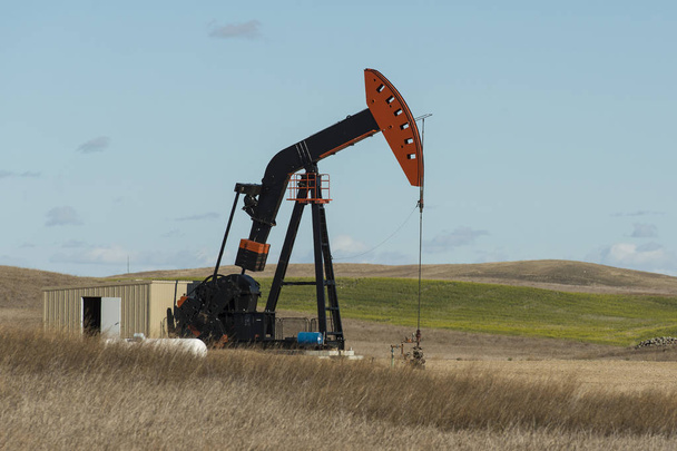 Puits de pétrole dans le Dakota du Nord
 - Photo, image