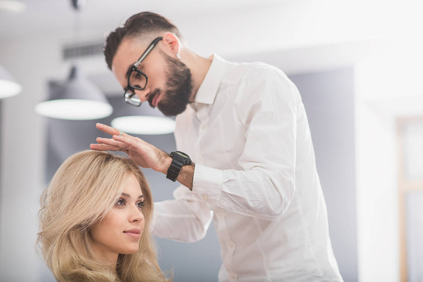 Serious man with beard at hairdresser salon - Valokuva, kuva
