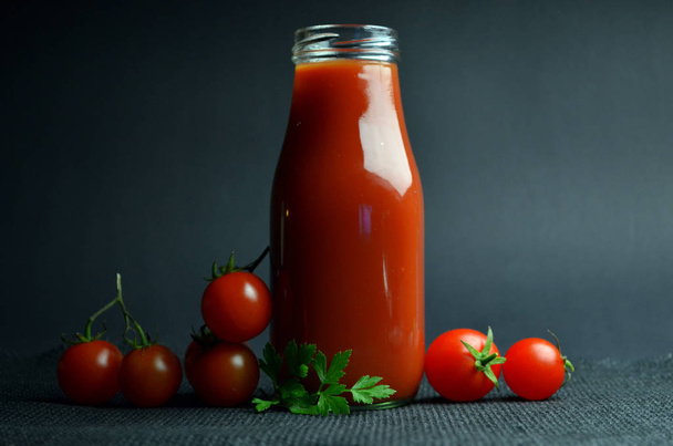 zumo de tomate fresco - Foto, imagen