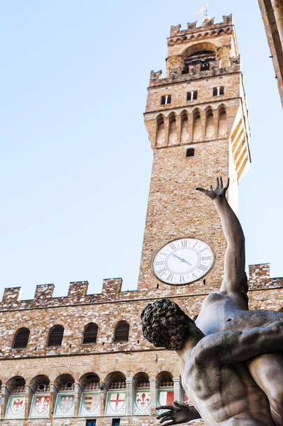 Статуя изнасилования Сабинянок закрывается и Палаццо
 - Фото, изображение