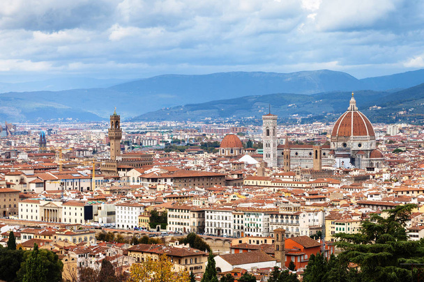 paesaggio urbano del centro di Firenze città in autunno
 - Foto, immagini