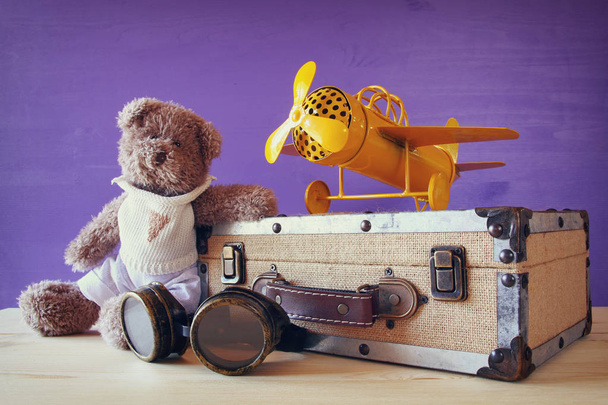 Foto van vintage speelgoed vliegtuig - Foto, afbeelding