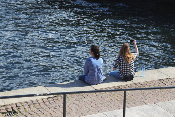 Selfie na nabrzeżu, Stockholm - Zdjęcie, obraz